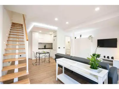 Una televisión o centro de entretenimiento en Precioso apartamento a pie de calle - Retiro- Dr Laguna