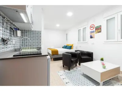 Una cocina o zona de cocina en Acogedor y silencioso estudio M1 Embajadores