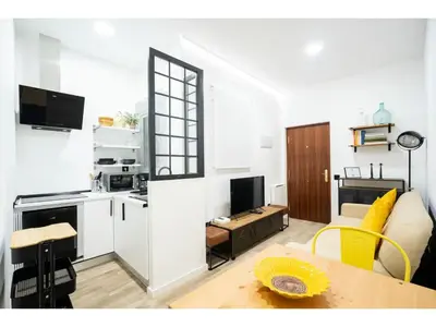 Una cocina o zona de cocina en Apartamento amarillo en Atocha