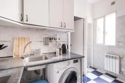 Una cocina o zona de cocina en Comfy 4 rooms apt in the heart of Chueca (Madrid center)