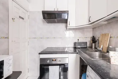 Una cocina o zona de cocina en Comfy 4 rooms apt in the heart of Chueca (Madrid center)