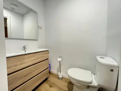 Un baño de Ile Aina Malasaña Temporal