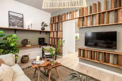 Una televisión o centro de entretenimiento en HEMA- 2 Bedroom Apartment in Trafalgar
