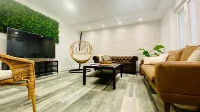 Una televisión o centro de entretenimiento en Centrally located duplex: Madrid Río-Palacio Real LINNEO
