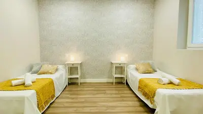 Cama o camas de una habitación en Centrally located duplex: Madrid Río-Palacio Real LINNEO
