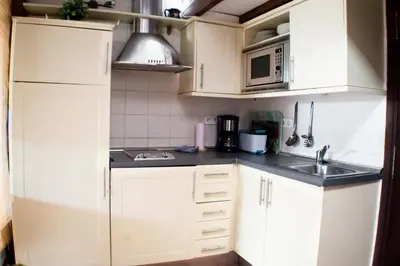 Una cocina o zona de cocina en La Cueva de León