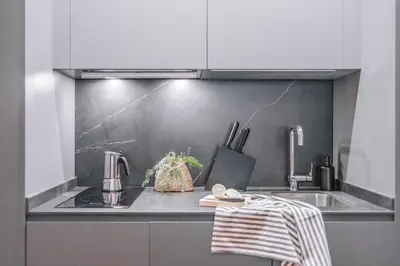 Una cocina o zona de cocina en MAKERE- 1 Bedroom Apartment in Almagro