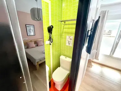 Un baño de OPERA ROOMS