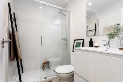 Un baño de AZANDE- Two Bedroom apartment in Almagro