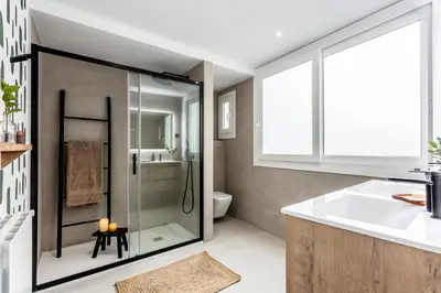 Un baño de LUNDA- 2 Bedroom Apartment in Malasaña
