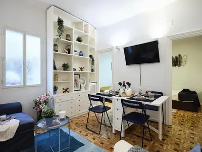 Una televisión o centro de entretenimiento en My City Home Habana I