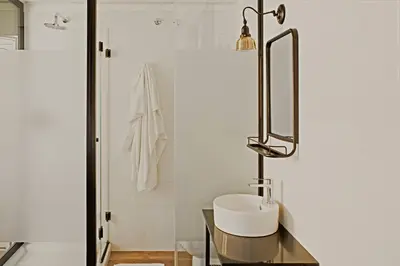Un baño de room00 Chueca Hostel
