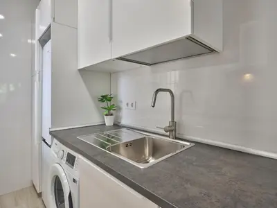 Una cocina o zona de cocina en NEW Apto 3 DORMITORIOS 15 min a Sol en metro