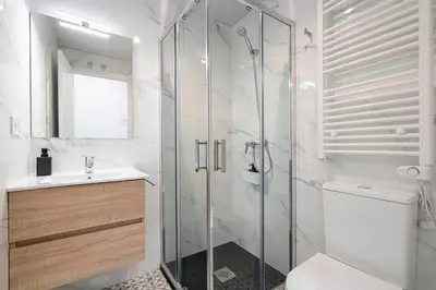 Un baño de Room Plaza España