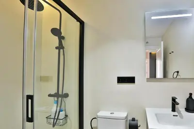 Un baño de #Madrid Centro. 3D. Gran Via. Callao.Puerta del Sol