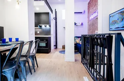 Una cocina o zona de cocina en Calle Amparo 86 Lujoso Dúplex con Jacuzzi en Lavapies especial parejas