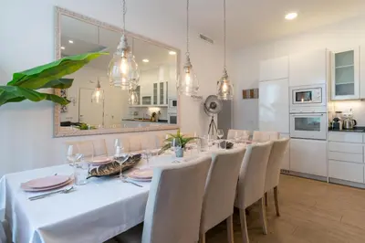 Una cocina o zona de cocina en JACUZZI FULL exterior SOL, by MONARO*****