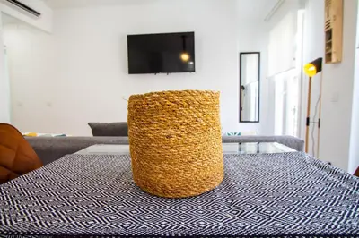 Una televisión o centro de entretenimiento en Apartamentos Cuatro Caminos