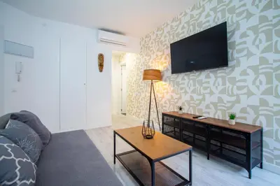 Una televisión o centro de entretenimiento en Apartamentos Cuatro Caminos