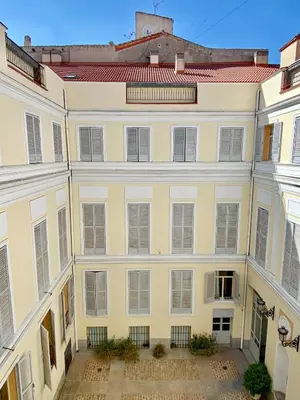 Edificio en el que se encuentra el apartamento