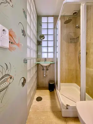 Un baño de Madrid Palazzo - Palacete en Malasaña