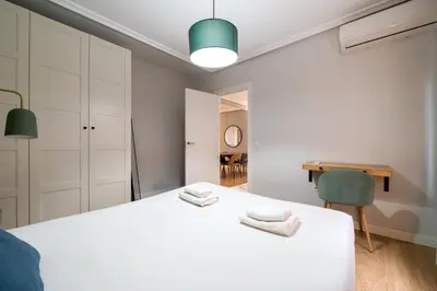 Cama o camas de una habitación en GuestReady - Un Moderno Apartamento a un Paso de la Plaza Mayor