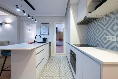 Una cocina o zona de cocina en GuestReady - Un Moderno Apartamento a un Paso de la Plaza Mayor