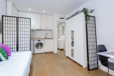 Una cocina o zona de cocina en ApartEasy - Goya Ground Floor Studio