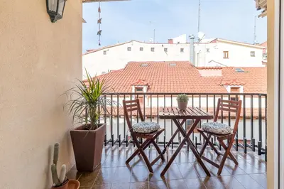 Un balcón o terraza de Apartamento con terraza en el centro de Madrid