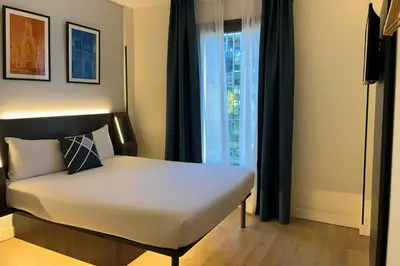 Cama o camas de una habitación en Four Points Flex by Sheraton Madrid Atocha