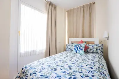 Cama o camas de una habitación en SOL & Gran Vía: experiencia de diseño y comodidad.