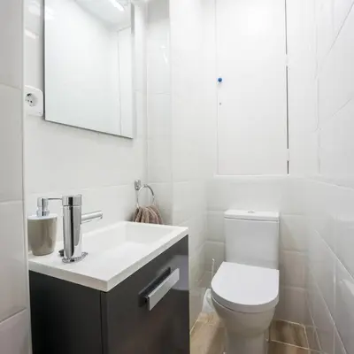 Un baño de SOL & Gran Vía: experiencia de diseño y comodidad.