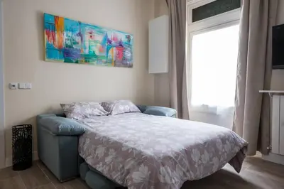 Cama o camas de una habitación en SOL & Gran Vía: experiencia de diseño y comodidad.
