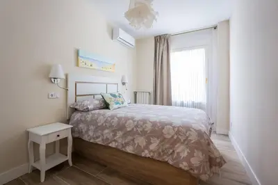 Cama o camas de una habitación en SOL & Gran Vía: experiencia de diseño y comodidad.