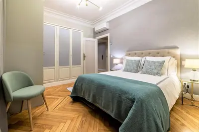 Cama o camas de una habitación en Wishome-Piso señorial con grandes terrazas y vistas al Parque del Oeste