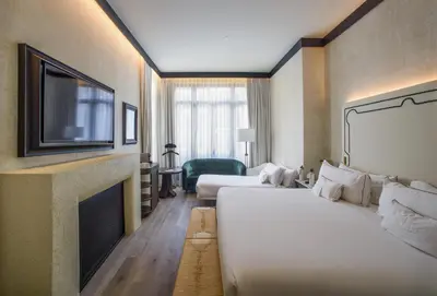Cama o camas de una habitación en Hotel Montera Madrid, Curio Collection By Hilton