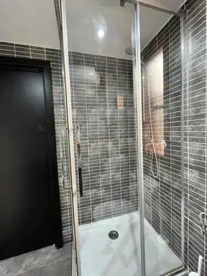 Un baño de Estudio Caravaca Temporal