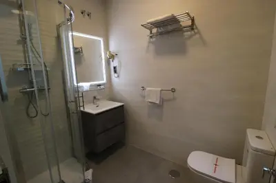 Un baño de Hostal Hispano - Argentino Gran Vía