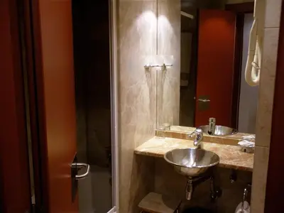 Un baño de Anaco