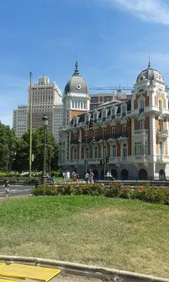 Edificio en el que se encuentra el hostal o pensión