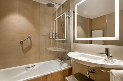 Un baño de AC Hotel Carlton Madrid by Marriott