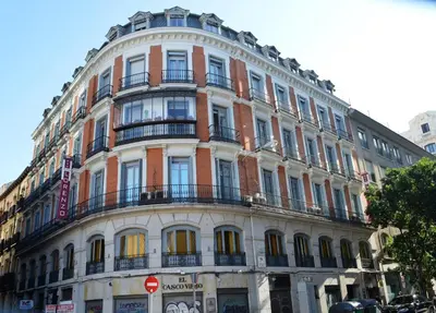Edificio en el que se encuentra el hostal o pensión