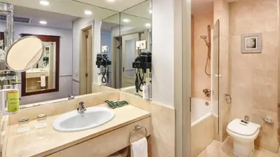 Un baño de Sercotel Gran Hotel Conde Duque