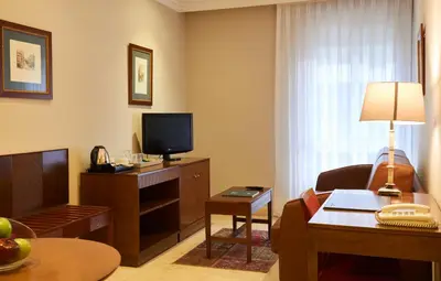Una televisión o centro de entretenimiento en Suites Barrio de Salamanca