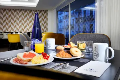 Comida en o cerca de este hotel