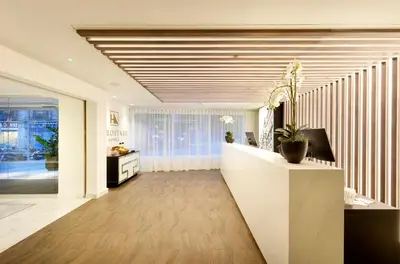 El vestíbulo o zona de recepción de Eurostars Madrid Gran Vía