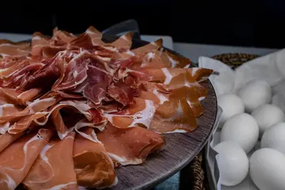 Comida en o cerca de este hotel