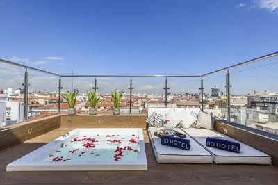 Un balcón o terraza de Boutique Hotel H10 Villa de la Reina