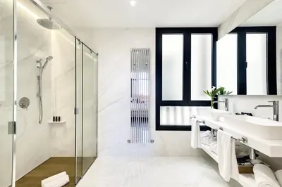 Un baño de Boutique Hotel H10 Villa de la Reina