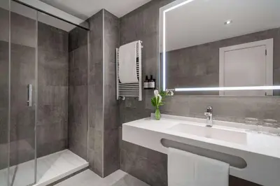 Un baño de NH Collection Madrid Colón